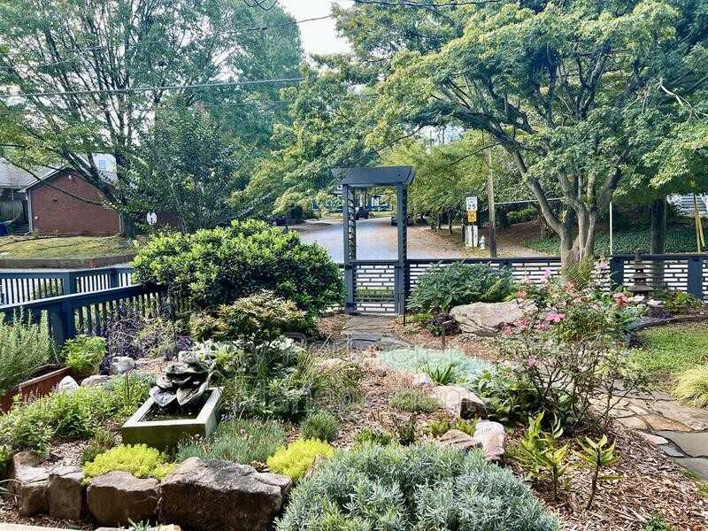 1008 North Ave Ne - Photo 2 of 31