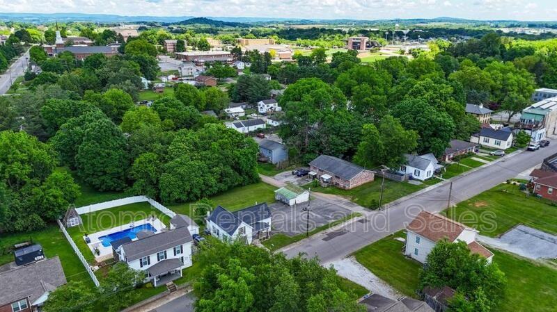 714 E Jefferson St - Photo 4 of 13