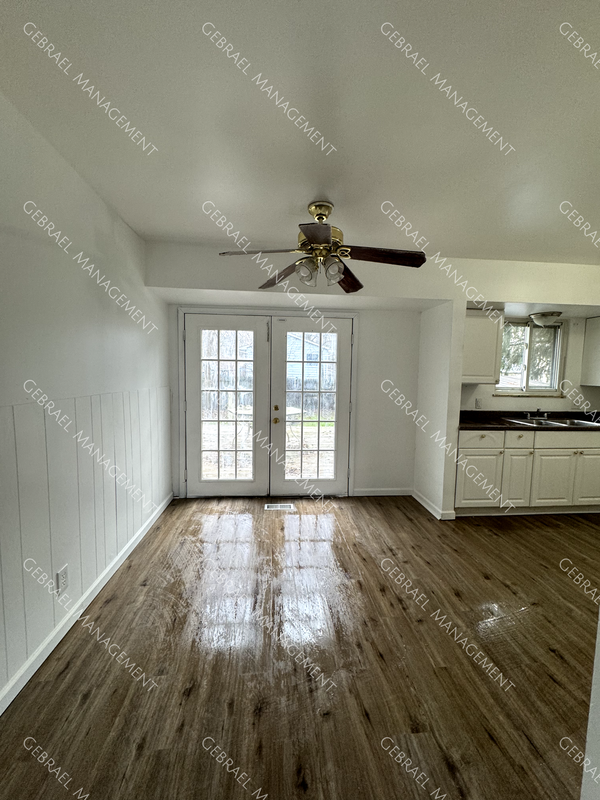 340 Oak St - Photo 2 of 14