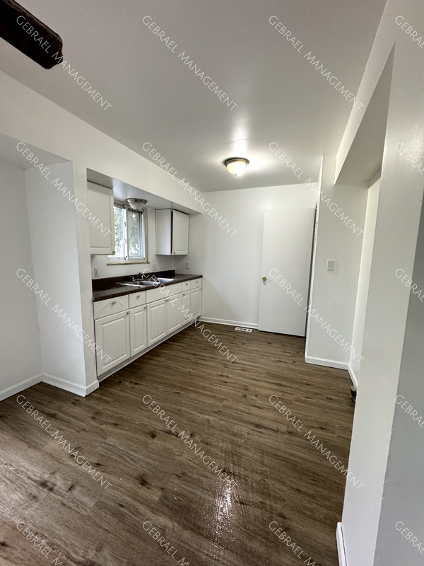 340 Oak St - Photo 3 of 14