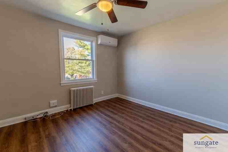 1410 Dartmouth Ave - Photo 6 of 10