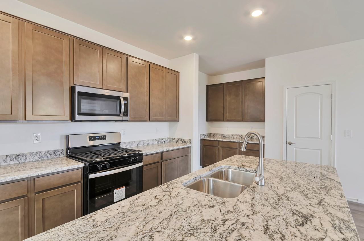 8905 E Pantano Bluff Dr - Photo 3 of 25