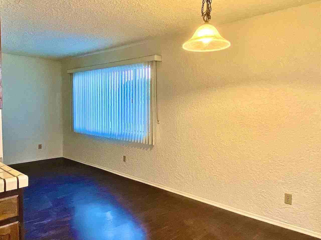 1322 W 9Th St - Photo 3 of 40