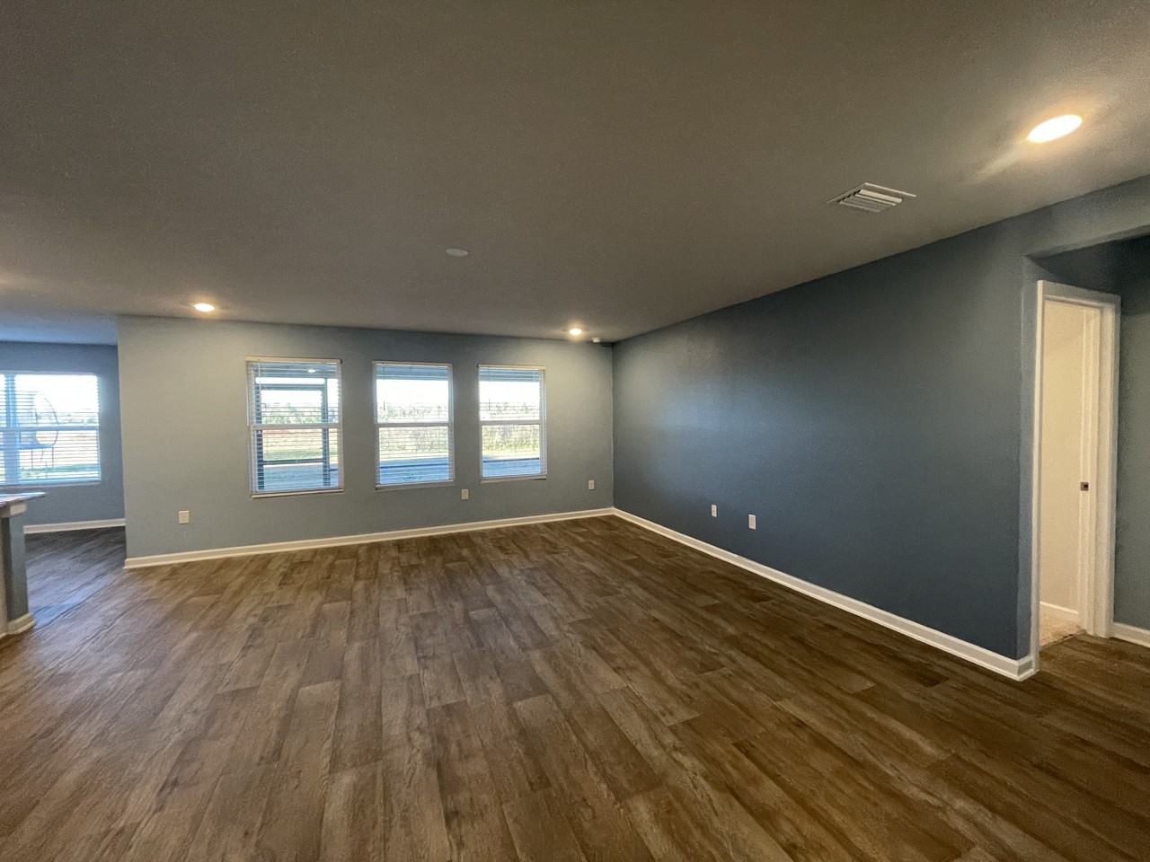 20771 Mercury Dr - Photo 3 of 22