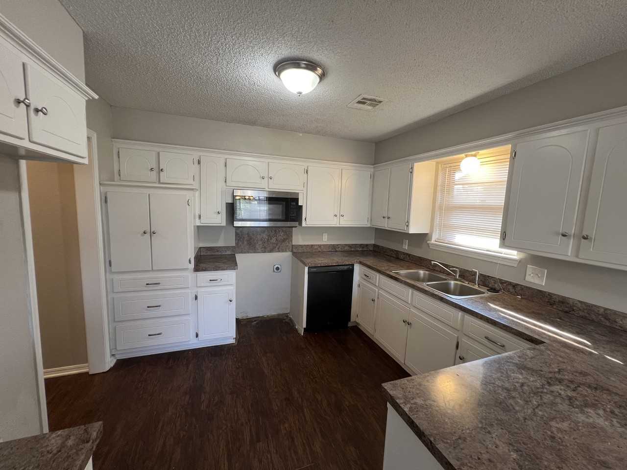 8505 Nw 91st St - Photo 3 of 8