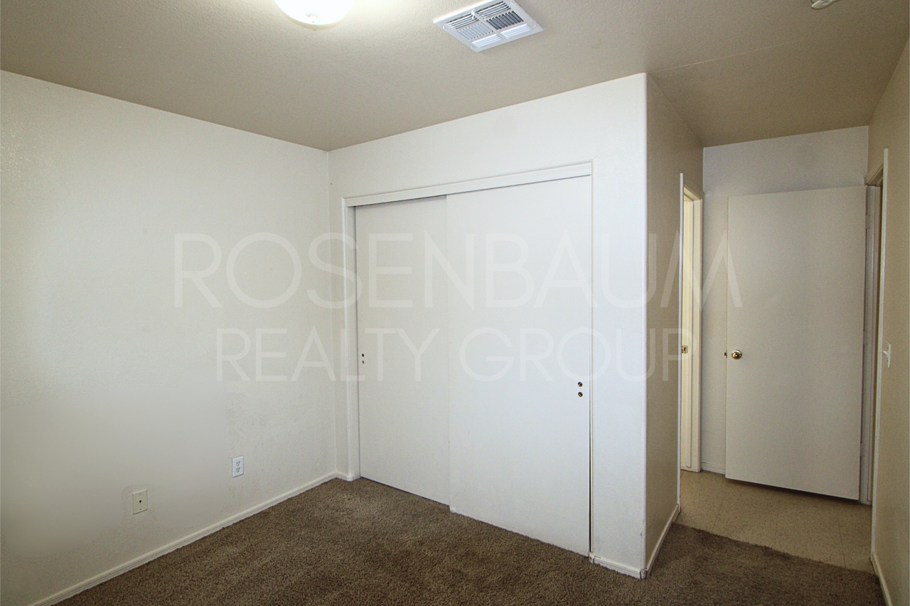 8281 W Sandy Ln - Photo 2 of 5