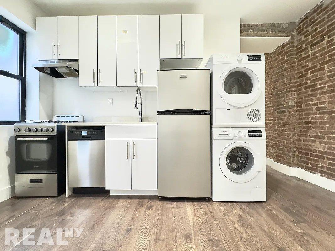 Saint Nicholas Ter #03 - Photo 3 of 7