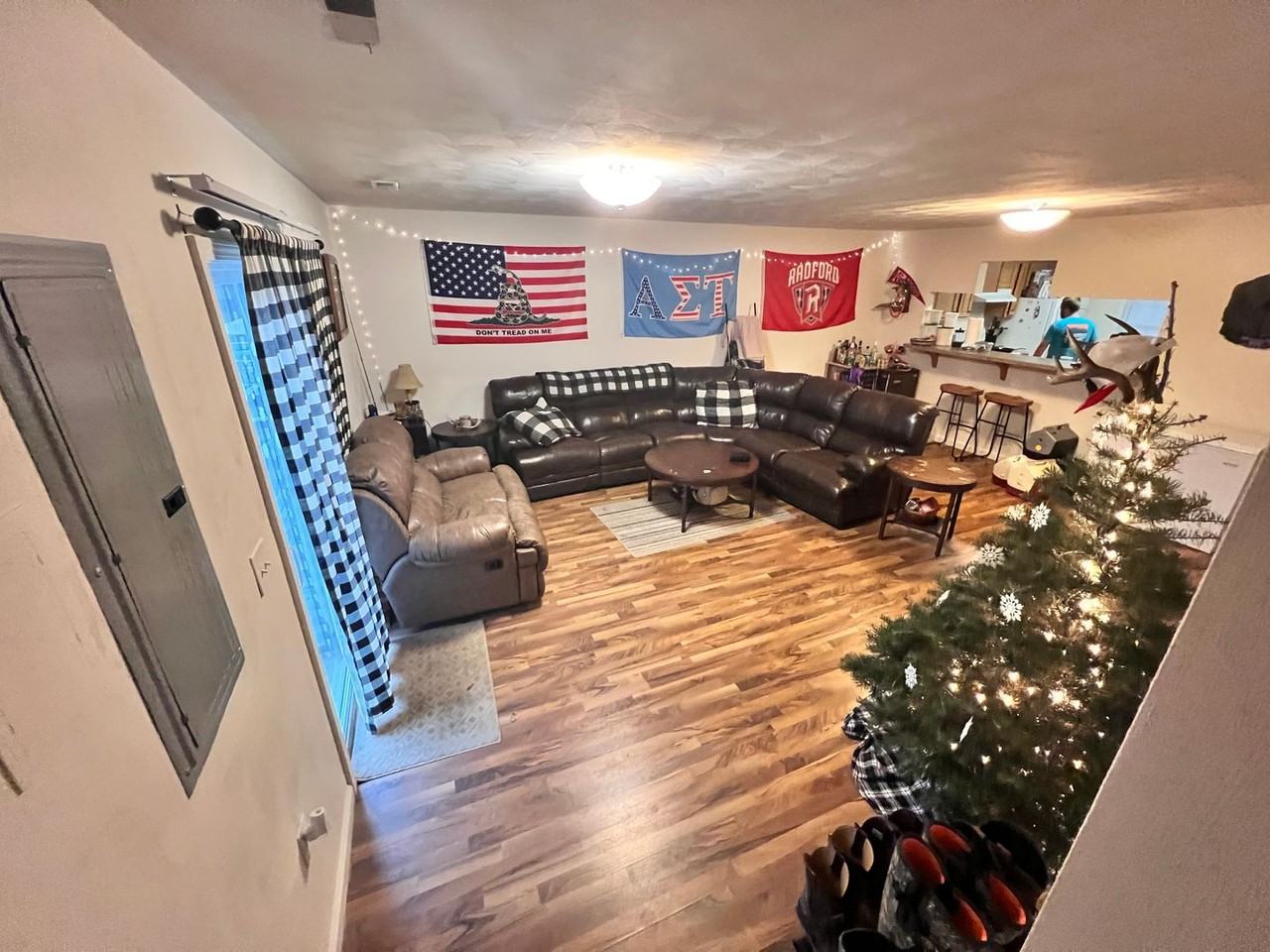 504 Clement St - Photo 5 of 14