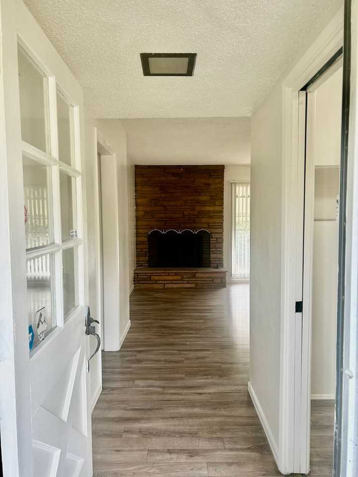 10656 Arrowood St - Photo 2 of 32
