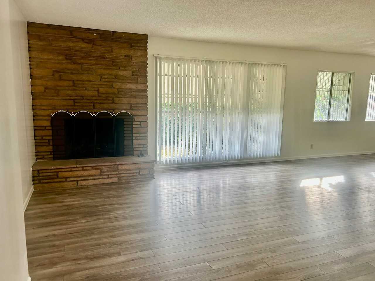 10656 Arrowood St - Photo 3 of 32