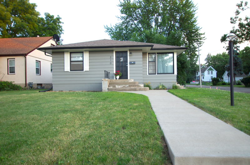 210 Ash Ave Sw - Photo 2 of 10