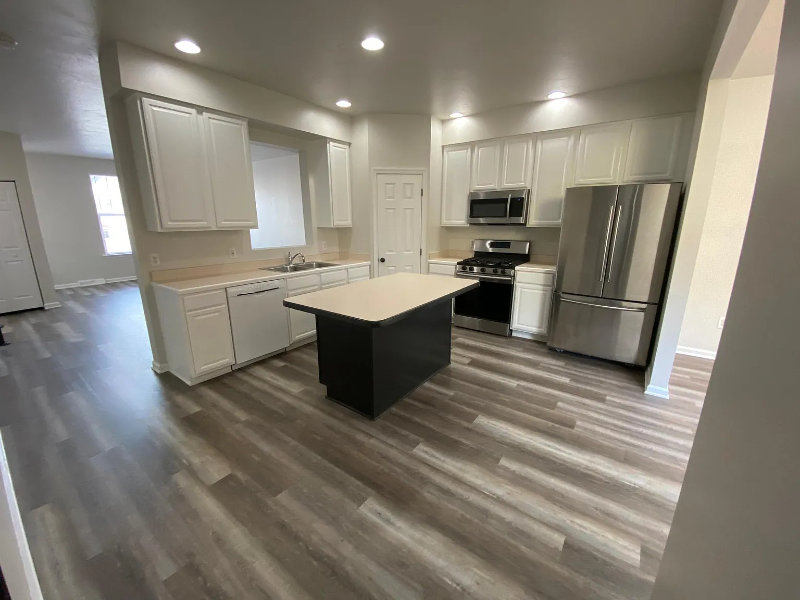 1285 Wanda Dr - Photo 3 of 11