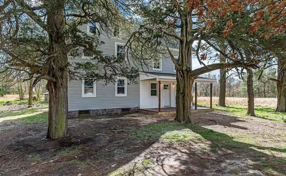 1832 East Buckshutem Road - Photo 3 of 28