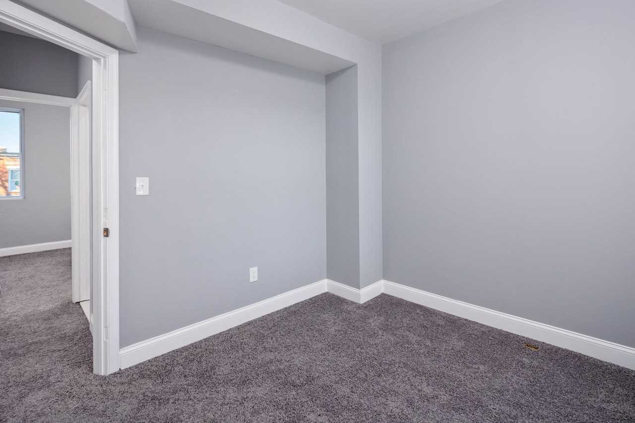 2550 W Lombard - Photo 3 of 3