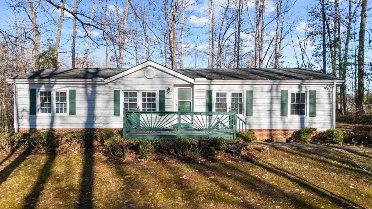 10125 Prince Edward Hwy - Photo 2 of 37