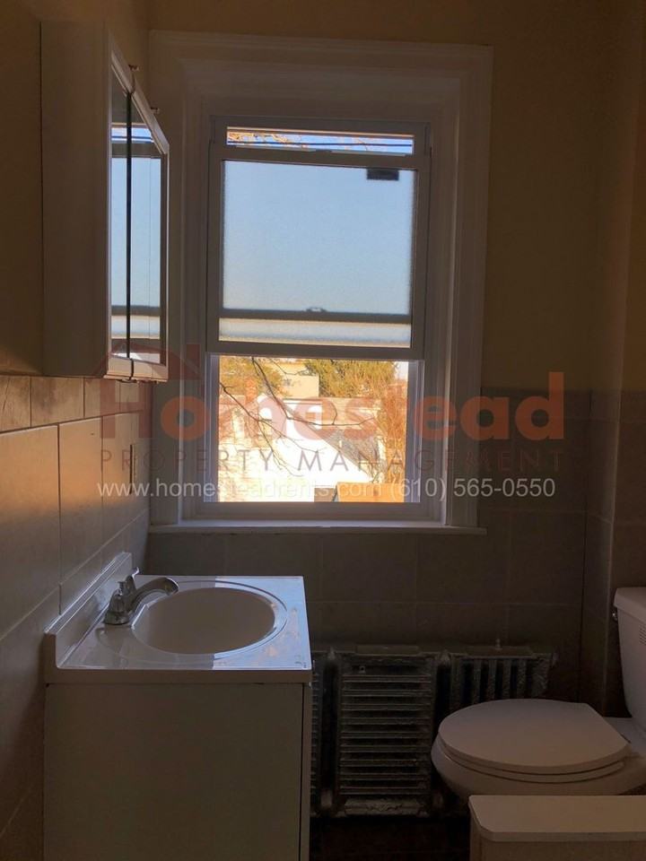 917 Pembroke Avenue - Photo 6 of 15