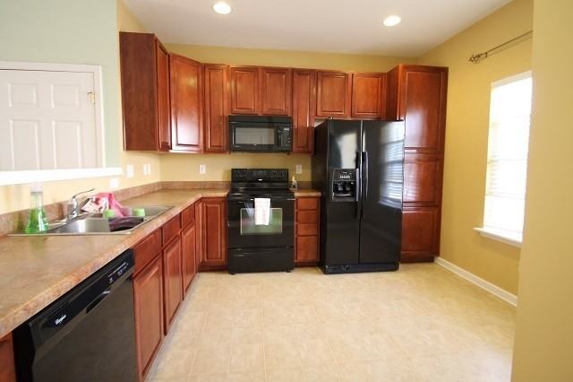 117 Crystal Springs Ct - Photo 3 of 9