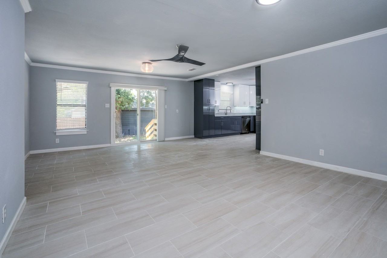 1403 N Center - Photo 6 of 26