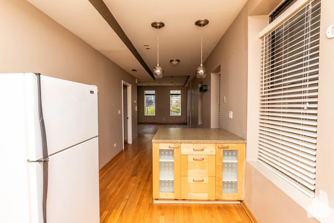 1335 N Wolcott Ave #1F - Photo 7 of 9