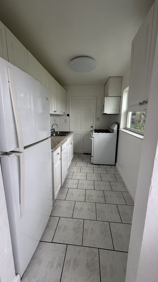 215 Ne 2nd St #NA - Photo 7 of 13