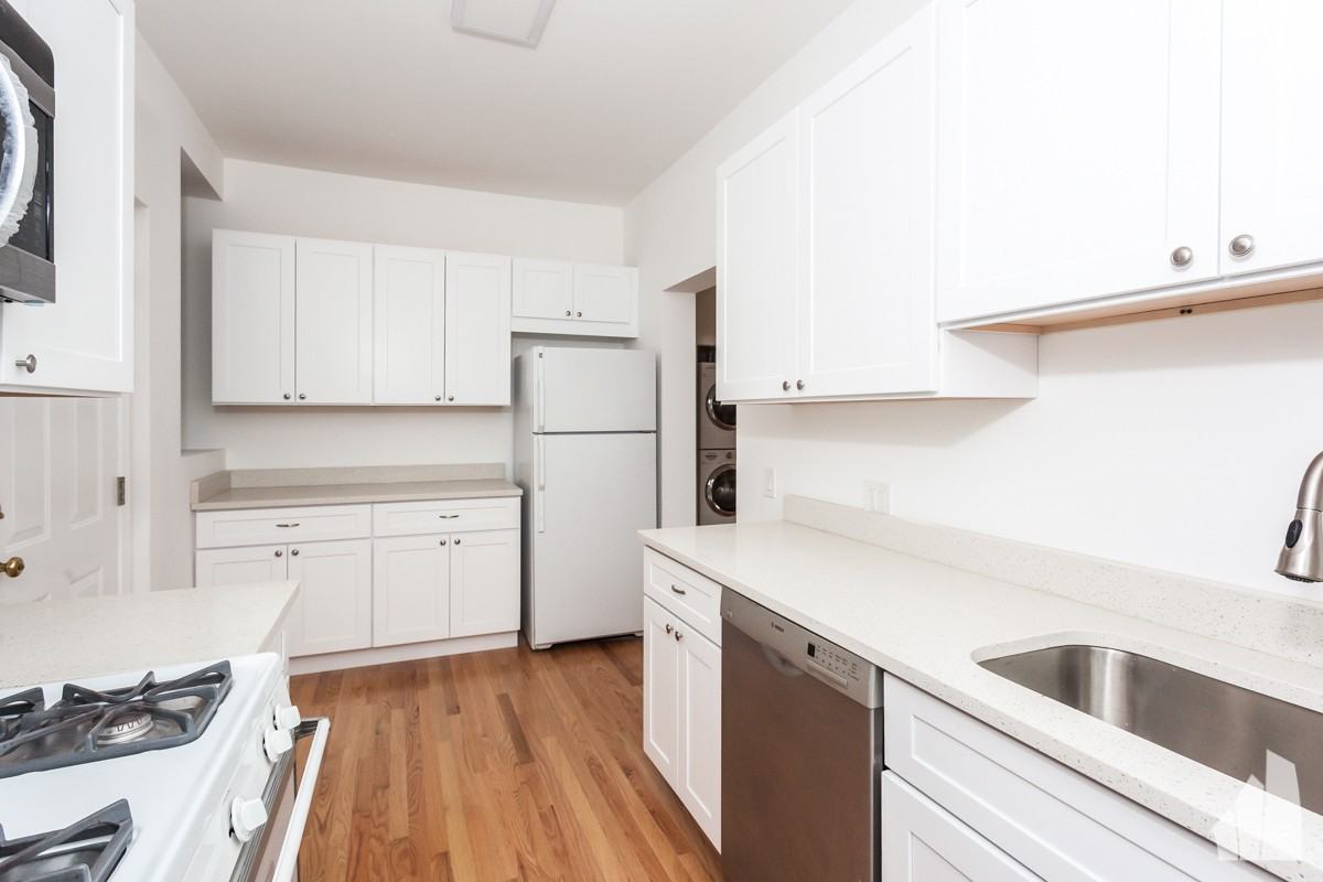 1050 W Catalpa Ave #3 - Photo 3 of 11