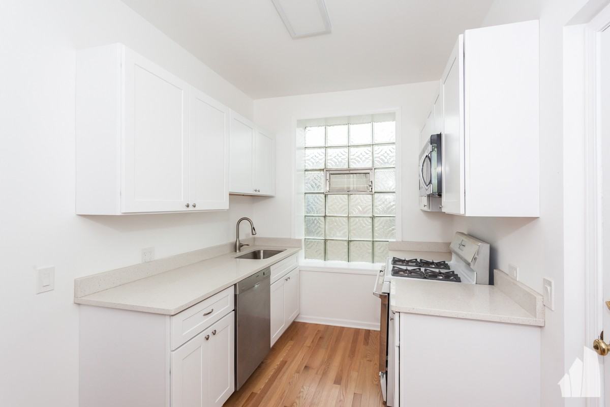 1050 W Catalpa Ave #3 - Photo 4 of 11