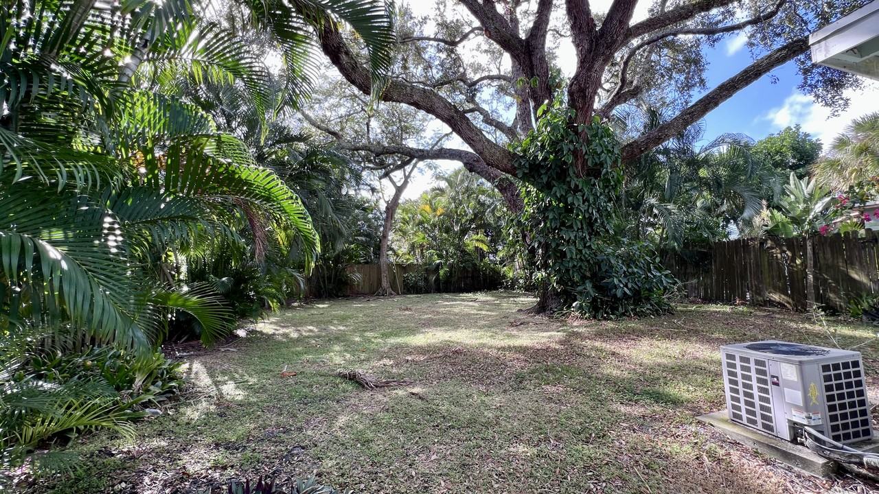 628 Se 5th St #NA - Photo 5 of 9