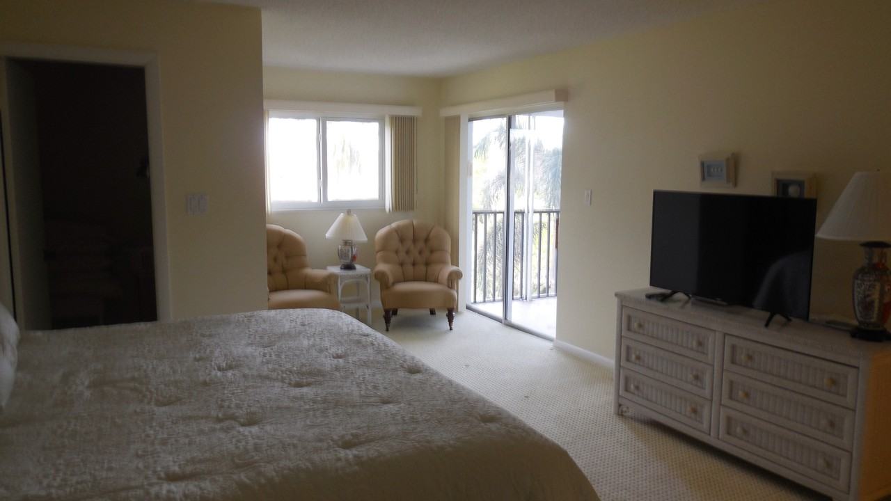 555 Park Shore Dr #307 - Photo 6 of 14