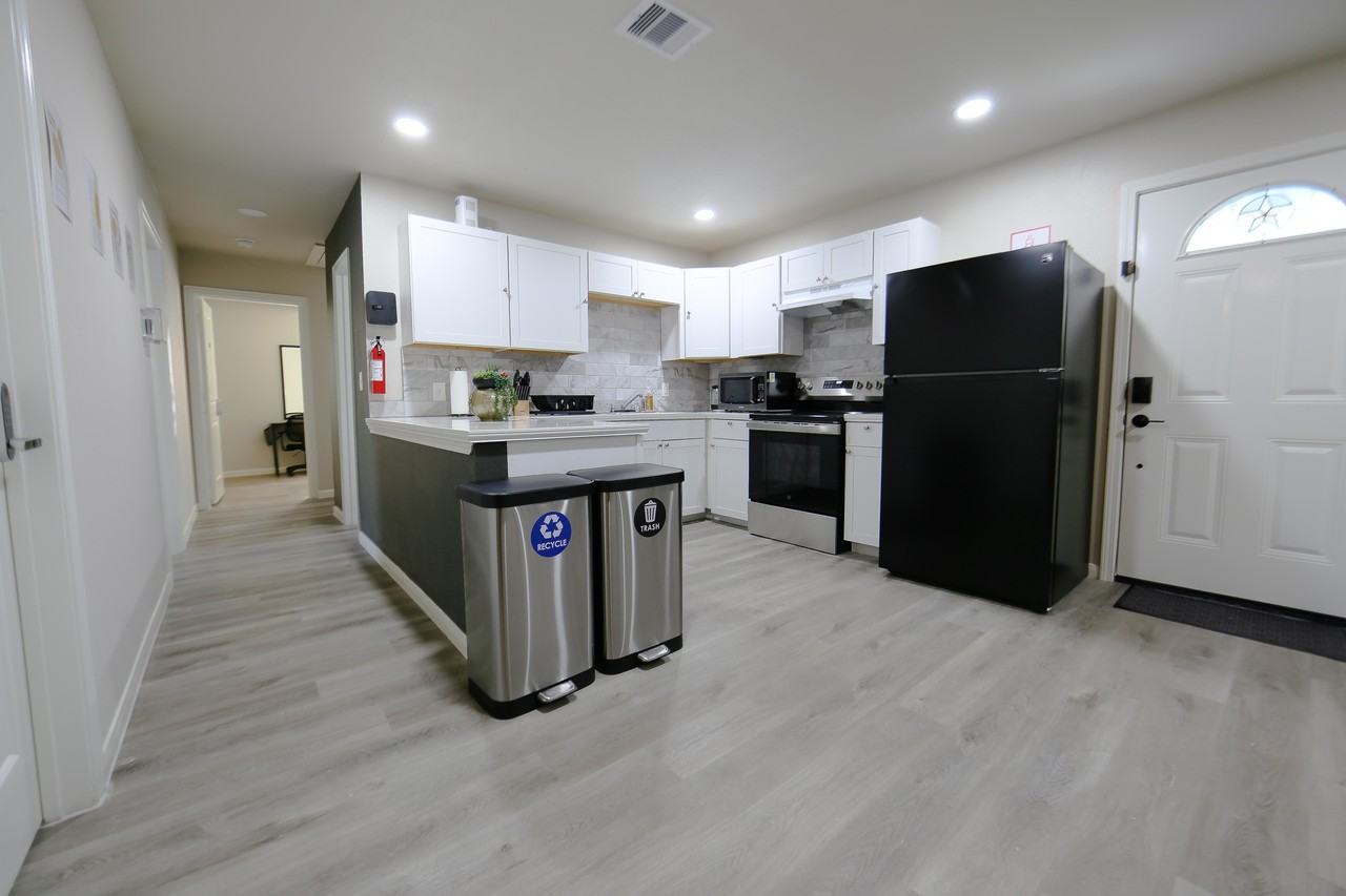 Chesterfield Dr - Photo 4 of 11