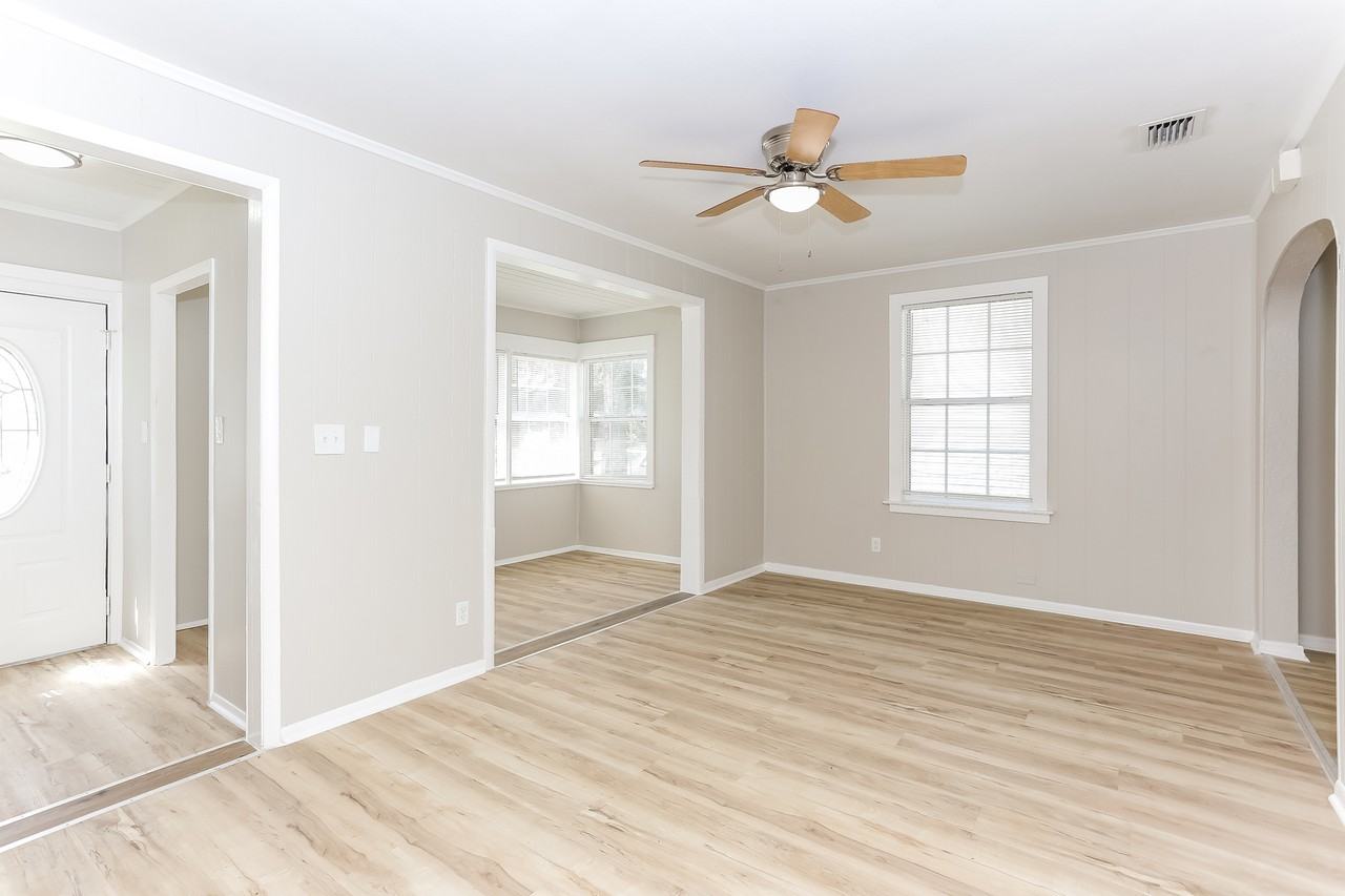 3529 Gladys St - Photo 2 of 15