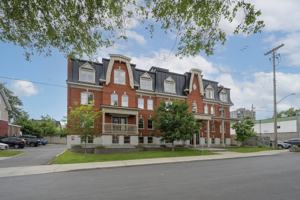 featured image of 162 Cambridge St N