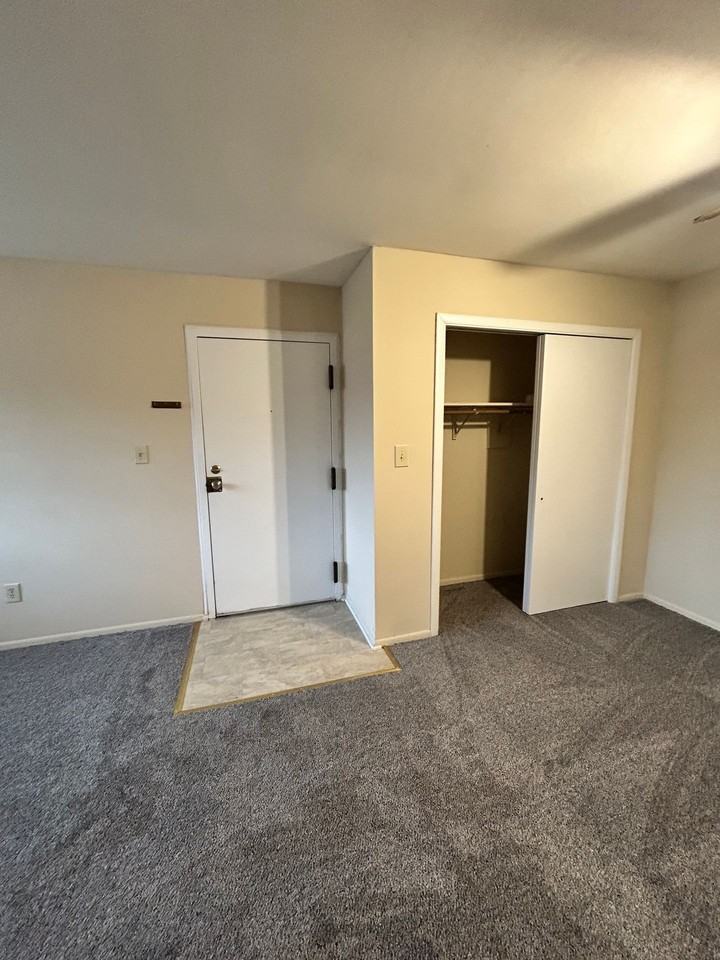 Live Oaks Apartments - Photo 2 of 13