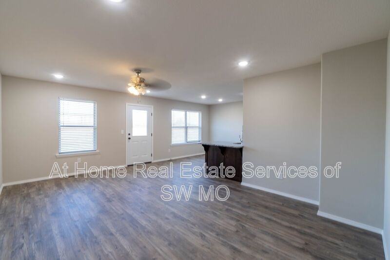1810 S 15th Ave - Photo 6 of 13