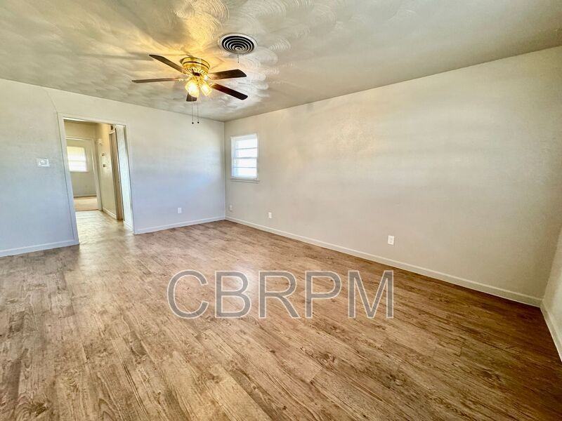 3221 33rd St - Photo 2 of 10