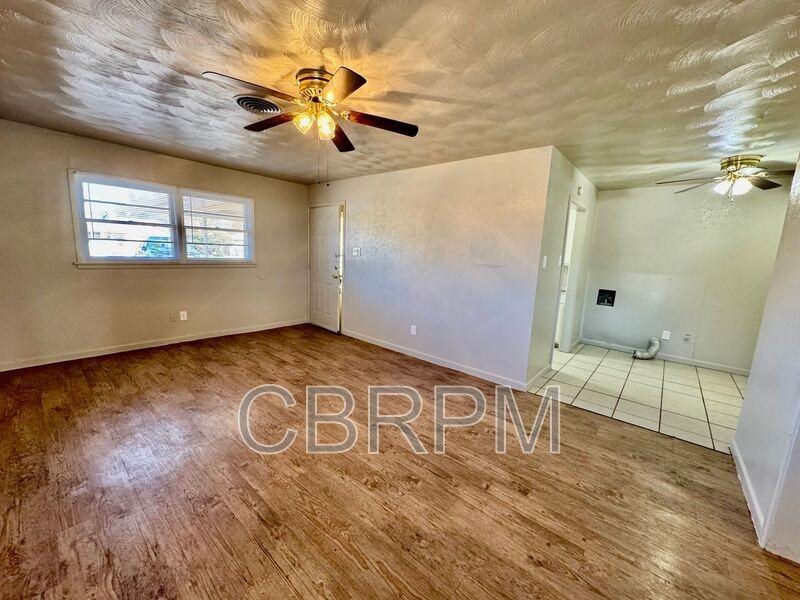 3221 33rd St - Photo 3 of 10