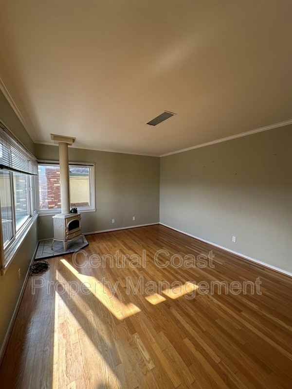 254 Larkin St - Photo 4 of 35