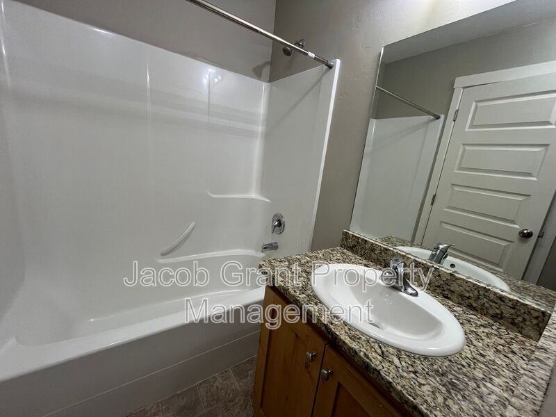 Lincoln Dr #129 - Photo 5 of 11