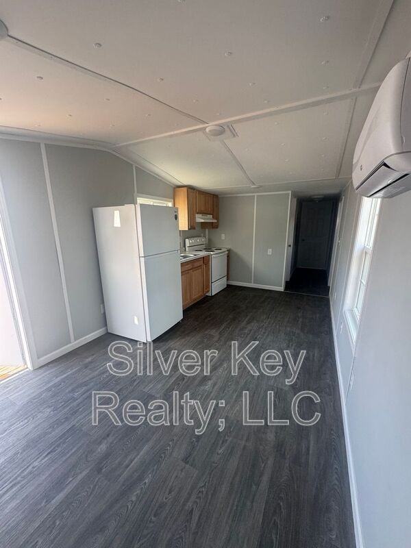 1004 S Jackson St #A12 - Photo 3 of 10