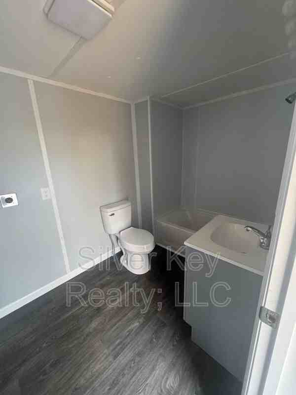 1004 S Jackson St #A12 - Photo 7 of 10