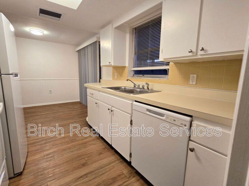 4813 Elmwood St - Photo 6 of 19