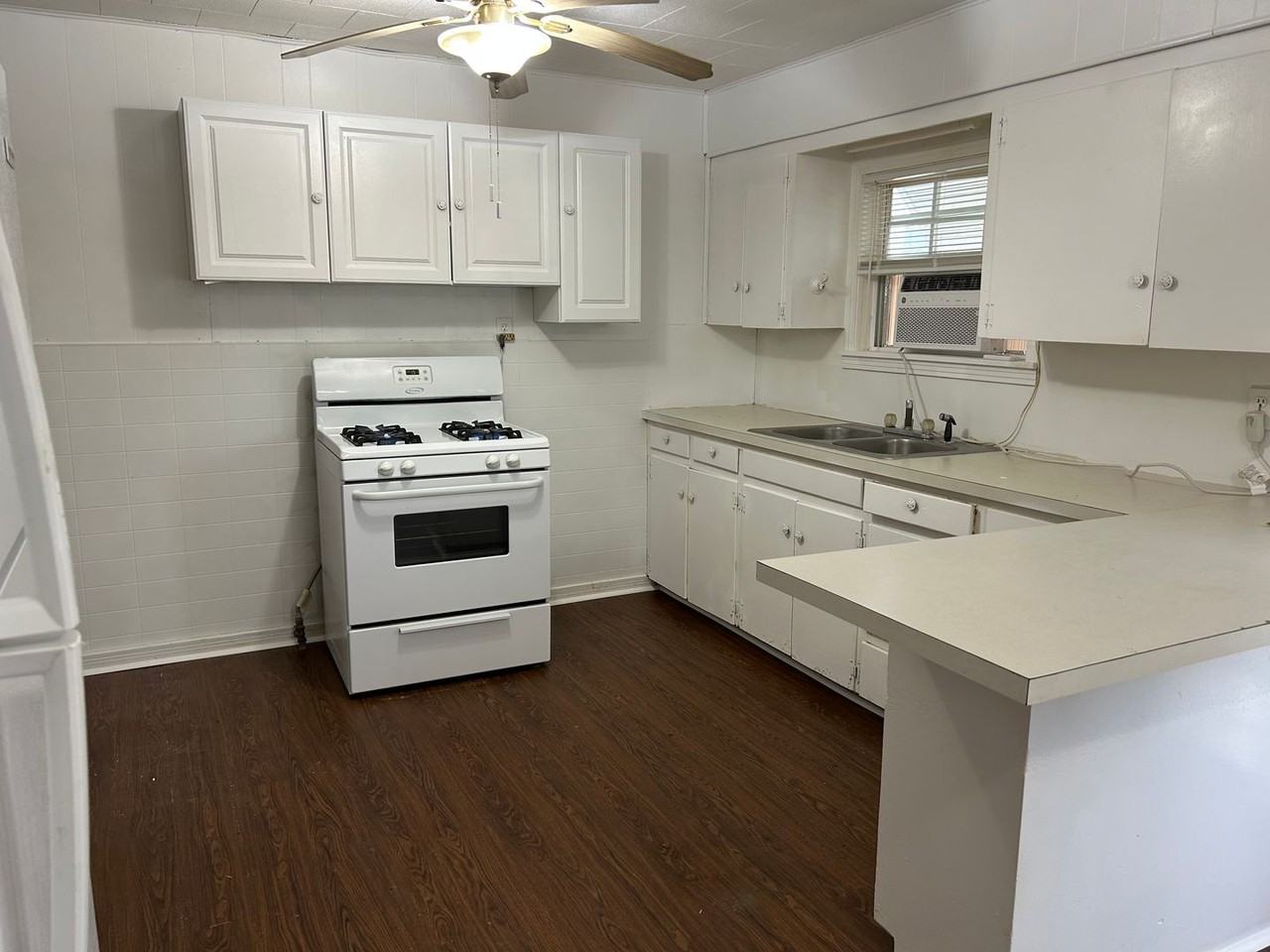 1411 James St - Photo 2 of 10