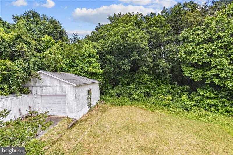 2905 Charleston Ave - Photo 2 of 2