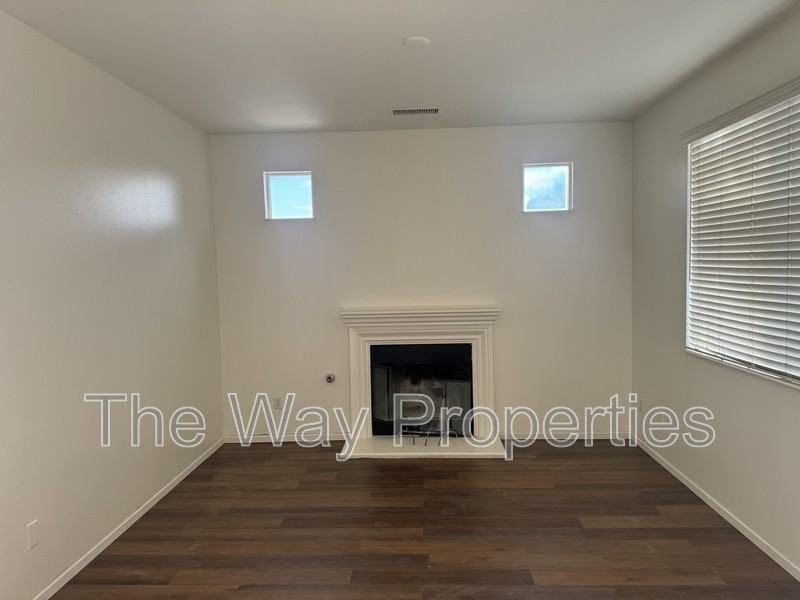 11778 Highgrove Ct - Photo 2 of 10