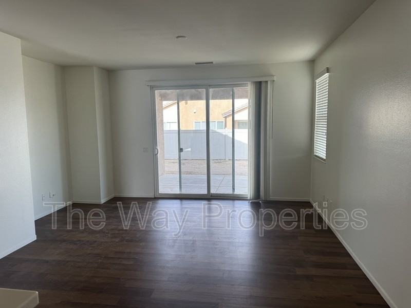 11778 Highgrove Ct - Photo 3 of 10