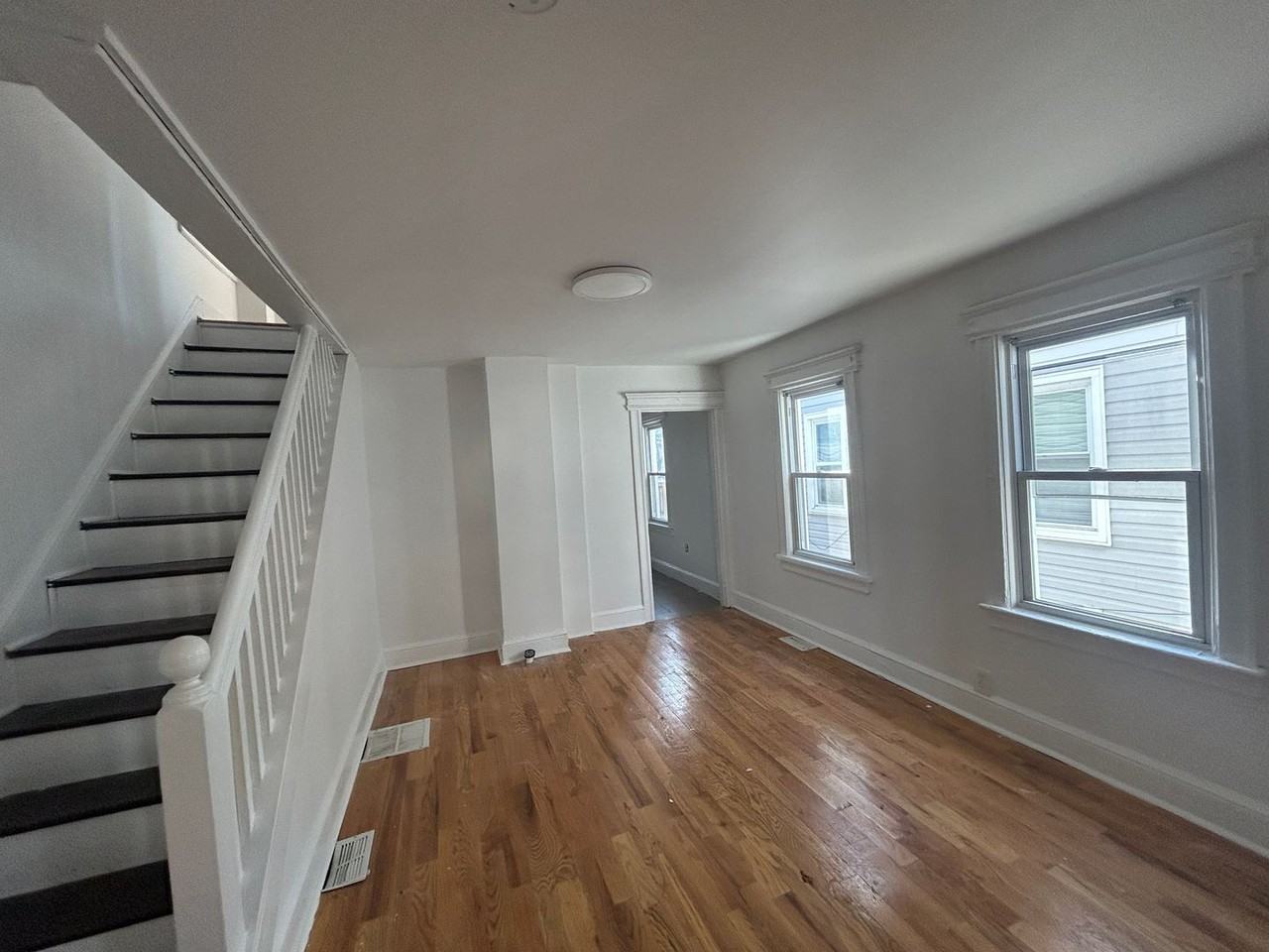 646 Church St - Photo 3 of 8