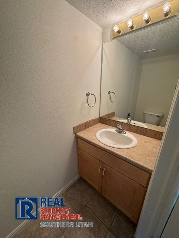 1735 W 540 N #102 - Photo 6 of 12
