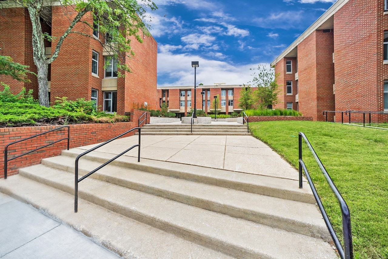 14-M Abrams Hall Senior - Photo 2 of 18