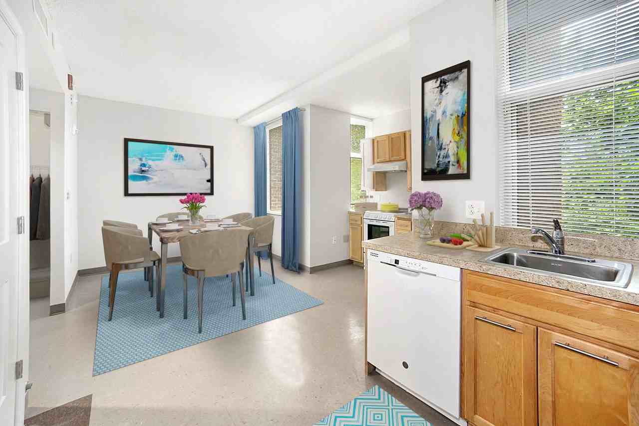 14-M Abrams Hall Senior - Photo 7 of 18