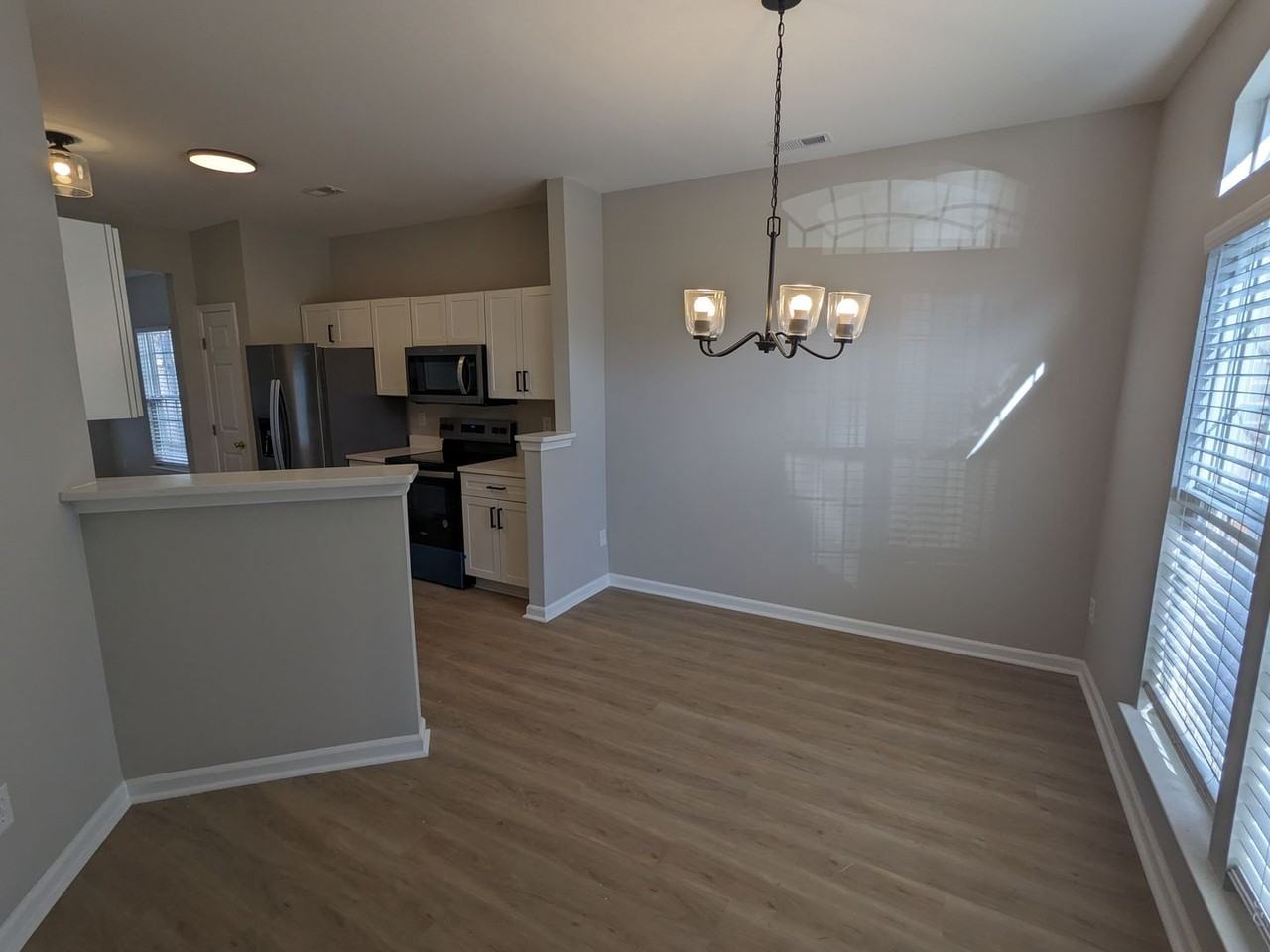 5320 Jocelyn Ln - Photo 2 of 15