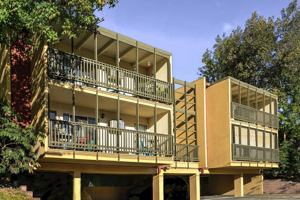 featured image of 3131 Montrose Ave